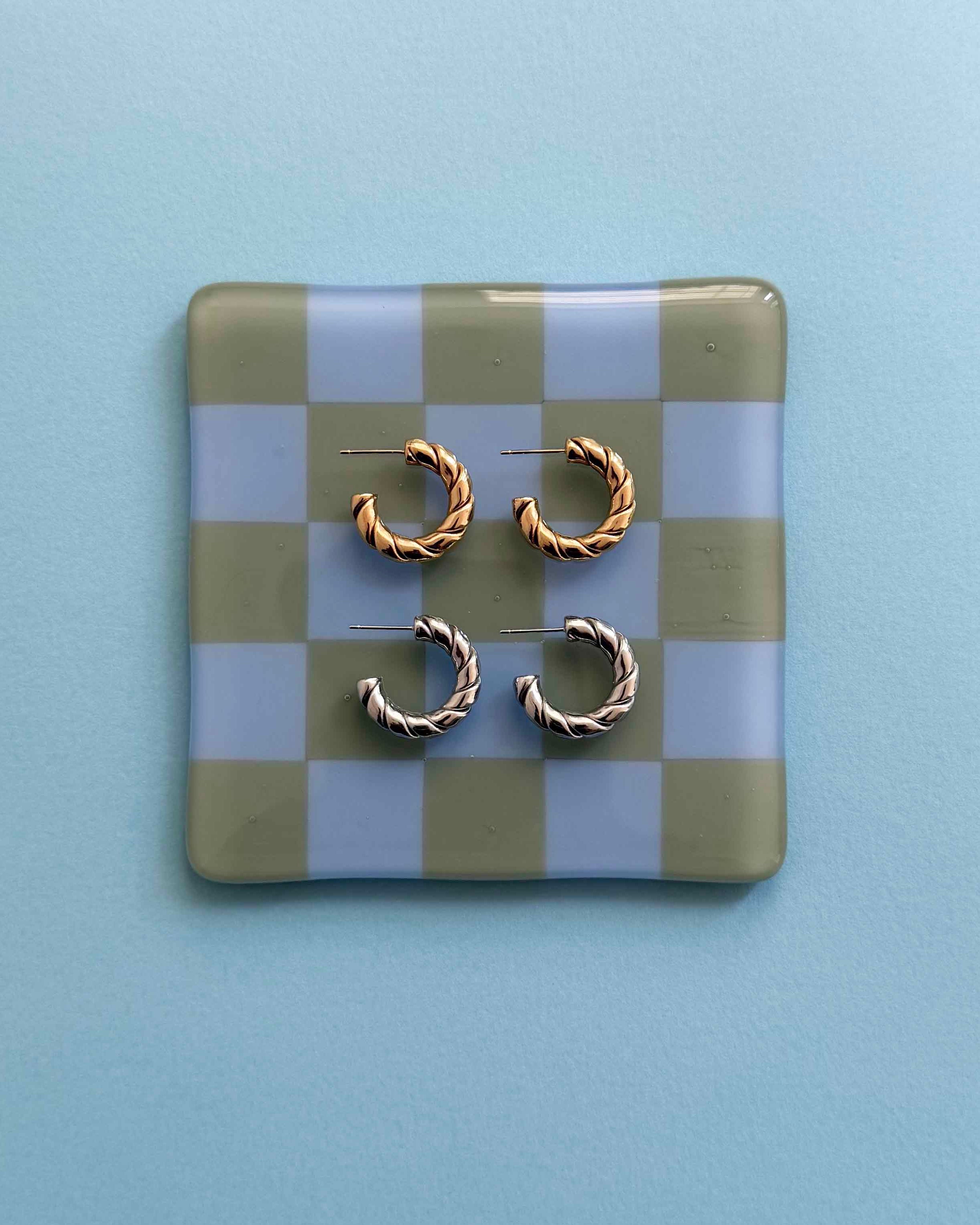 Everyday Twist Hoop Gold