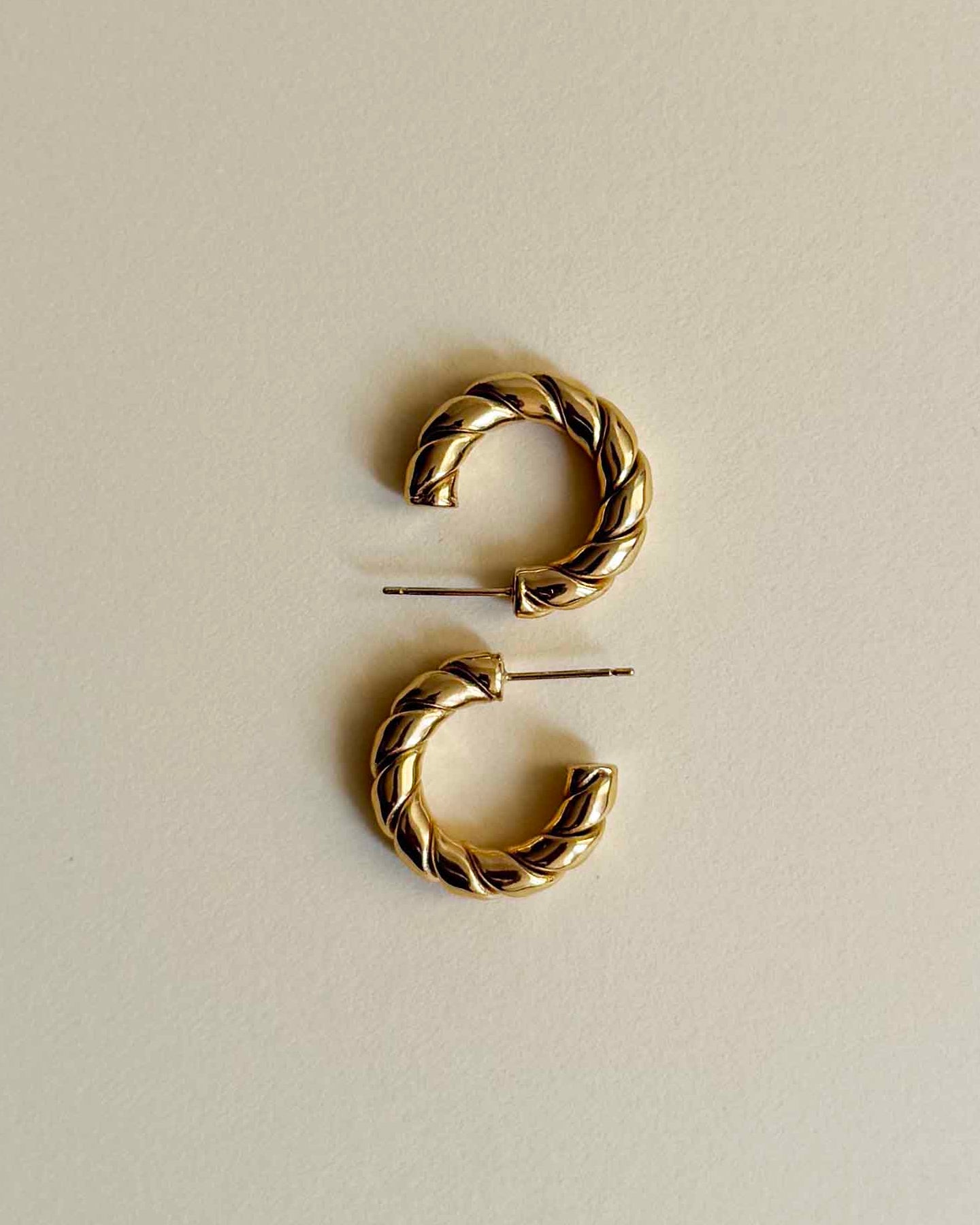 Everyday Twist Hoop Gold