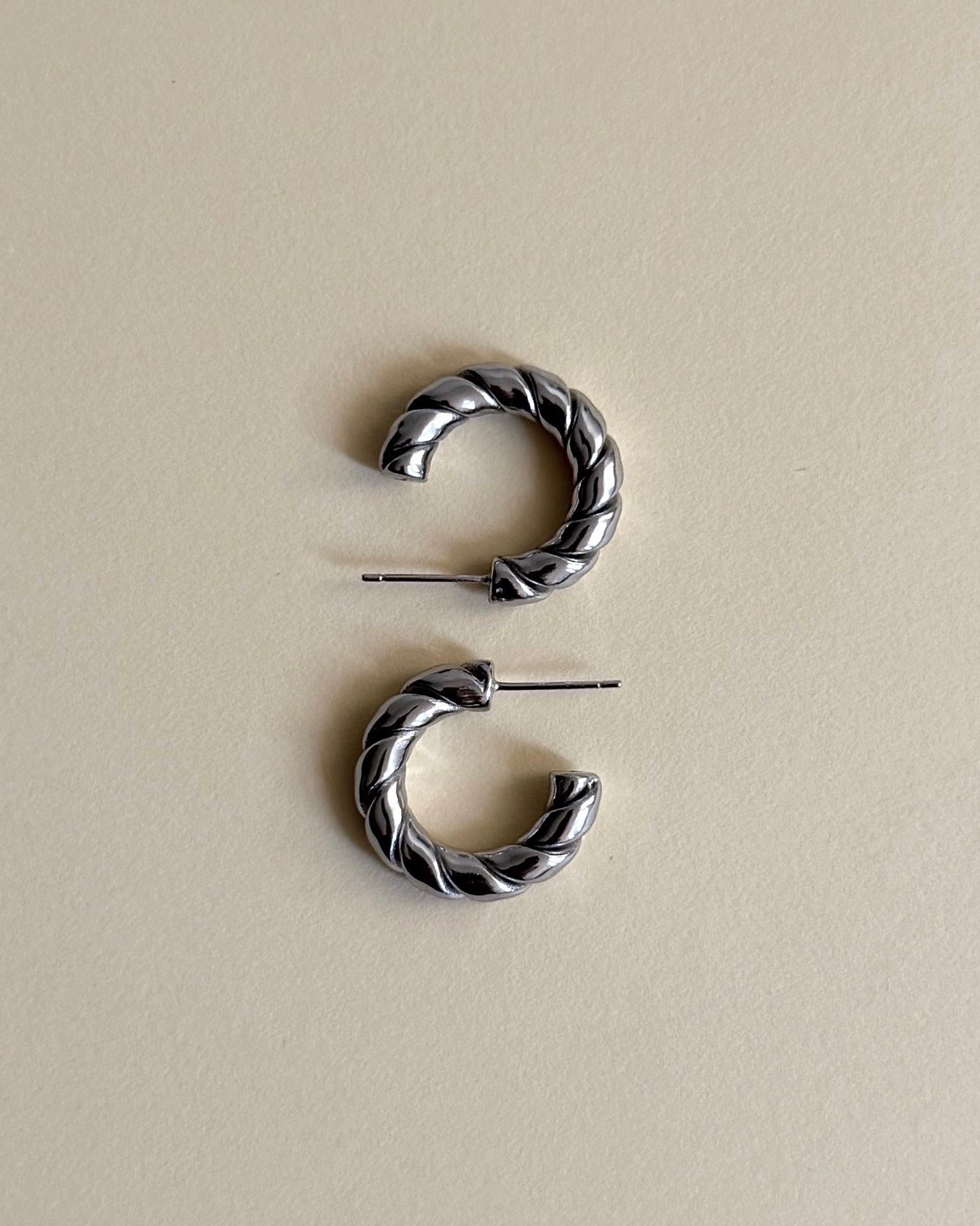 Everyday Twist Hoop Silver